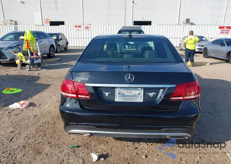 2014 Mercedes-Benz E 350 z USA, uszkodzony, nr VIN WDDHF5KB4EB062550